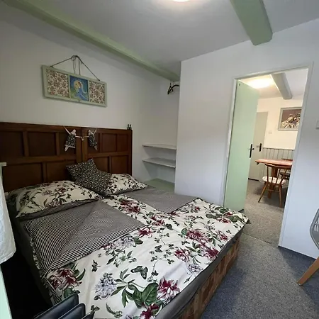 U Efy Apartment